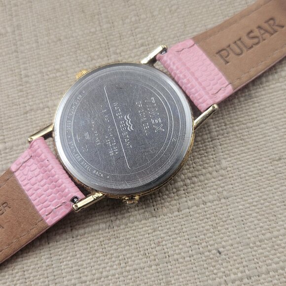 Vintage Timex Women Wristwatch Pink leather Strap Gold Tone Case Analog Watch - Picture 11 of 11
